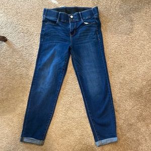 Tummy control Jean capri in dark wash. The brand is Apt 9. Women’s size 12.